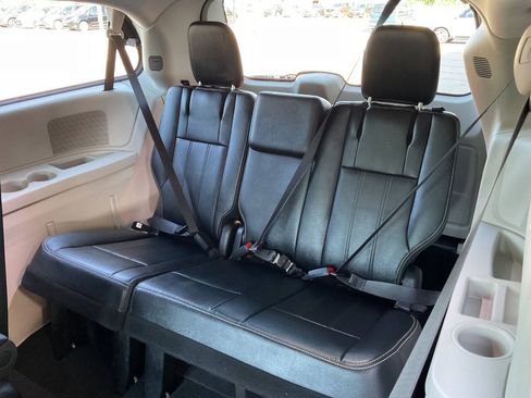 Used 2015 Chrysler Town & Country LX FWD image 30
