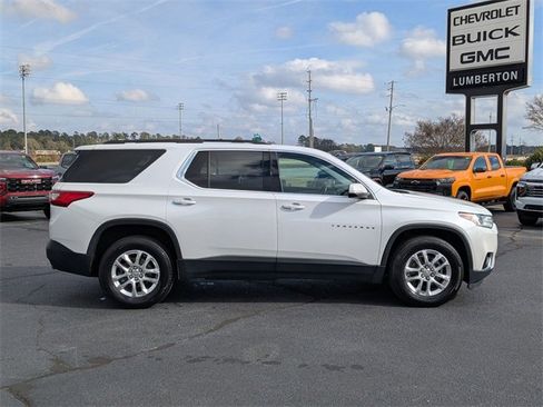 Used 2021 Chevrolet Traverse LT image 2