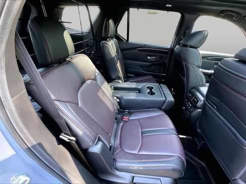 Used 2025 Honda Pilot Black Edition image 19