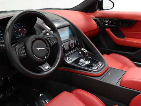 Used 2023 Jaguar F-TYPE R image 3