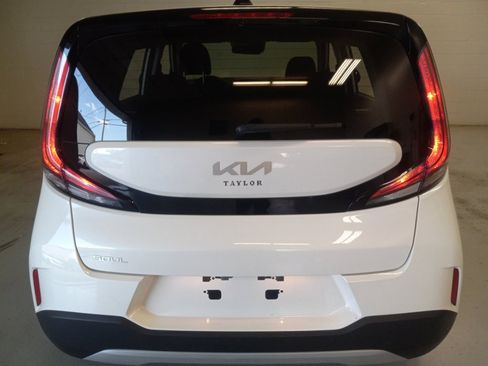 Used 2024 Kia Soul LX image 10