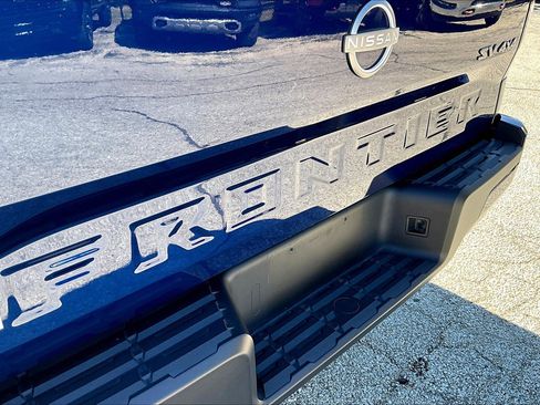 Used 2022 Nissan Frontier SV image 32