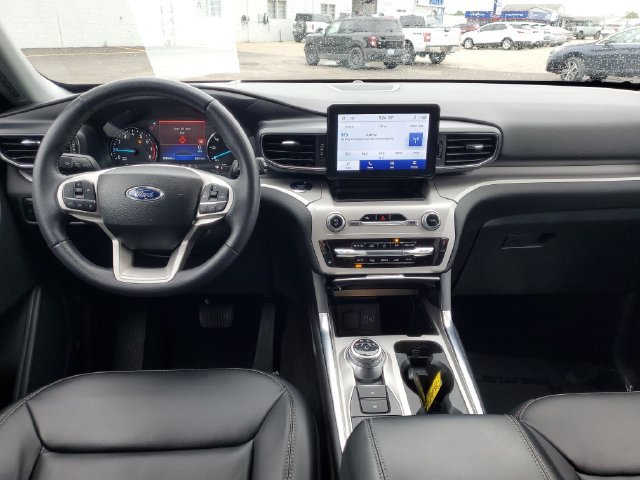 Used 2024 Ford Explorer XLT w/ Equipment Group 202A AWD/4WD image 32