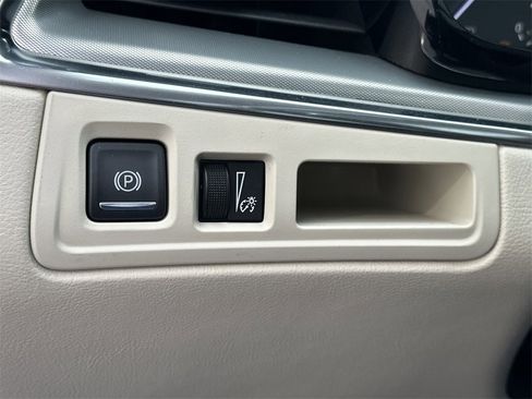 Used 2020 Cadillac XT5 Premium Luxury image 36