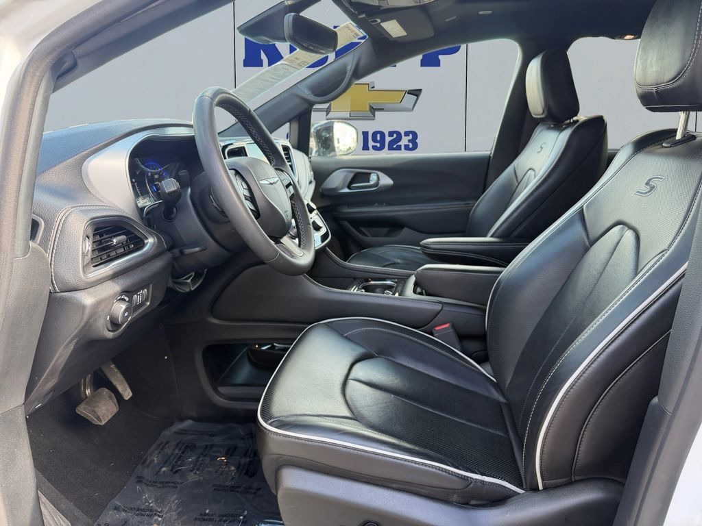 Used 2025 Chrysler Pacifica Limited FWD image 10
