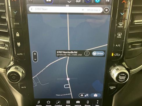 Used 2024 RAM 2500 Big Horn w/ Sport Appearance Package image 12