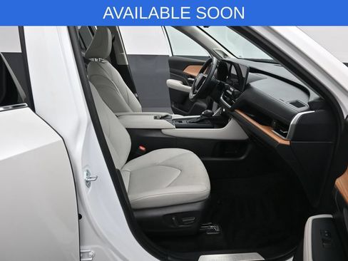 Certified 2024 Toyota Grand Highlander AWD image 37
