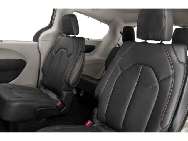 Used 2019 Chrysler Pacifica Touring-L FWD image 17