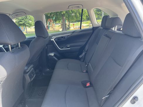 Used 2022 Toyota RAV4 LE FWD image 28