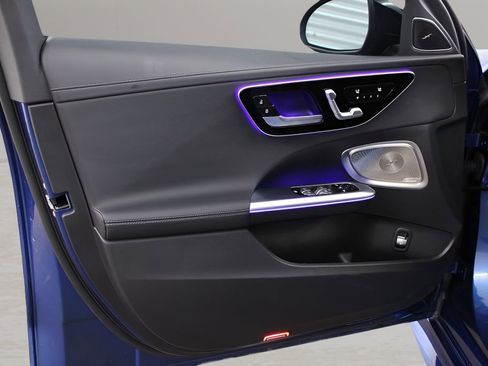 Used 2022 Mercedes-Benz C 300 Sedan image 11