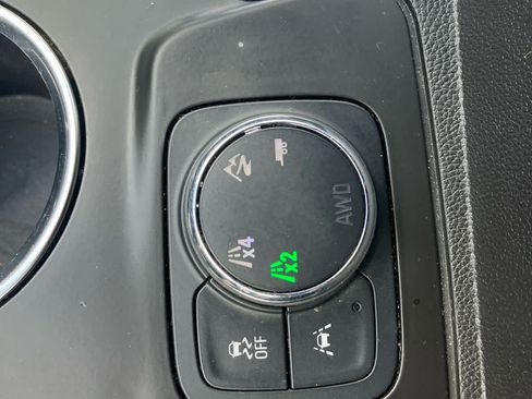 Used 2021 Chevrolet Traverse RS AWD/4WD image 28
