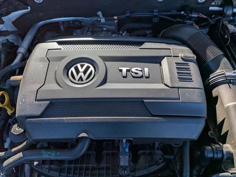 Used 2020 Volkswagen GTI SE image 22