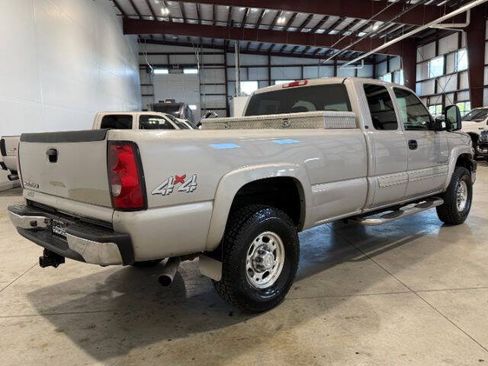 Used 2006 Chevrolet Silverado 2500 LT w/ Onstar Plus Package AWD/4WD image 8
