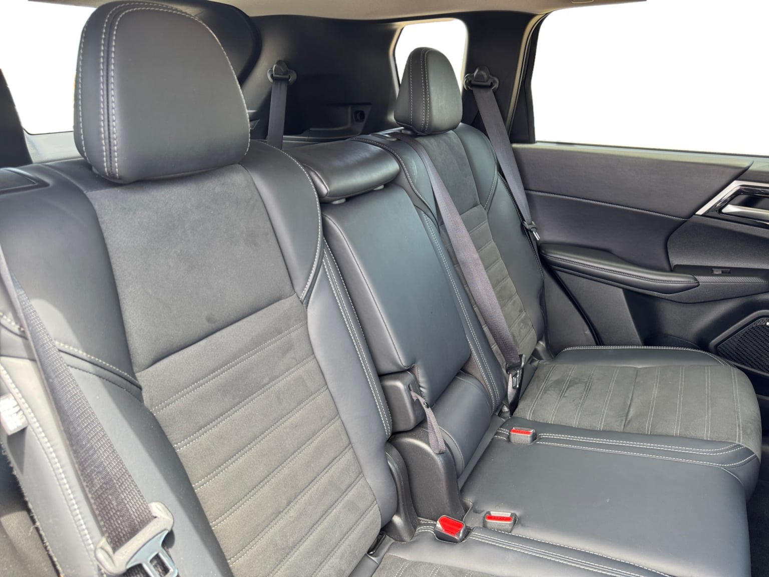 Used 2025 Mitsubishi Outlander SE AWD/4WD image 18