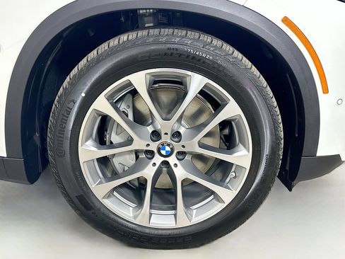 New 2026 BMW X5 xDrive50e w/ Premium Package AWD/4WD image 10