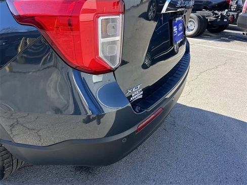 Used 2023 Ford Explorer XLT image 10