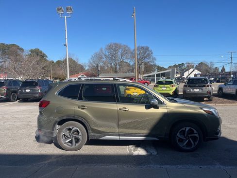Used 2023 Subaru Forester Touring image 3