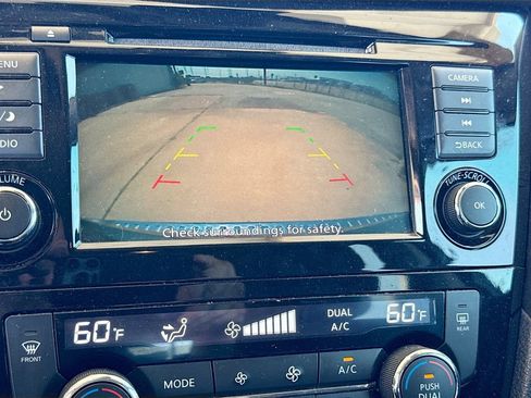 Used 2020 Nissan Rogue SV FWD image 16
