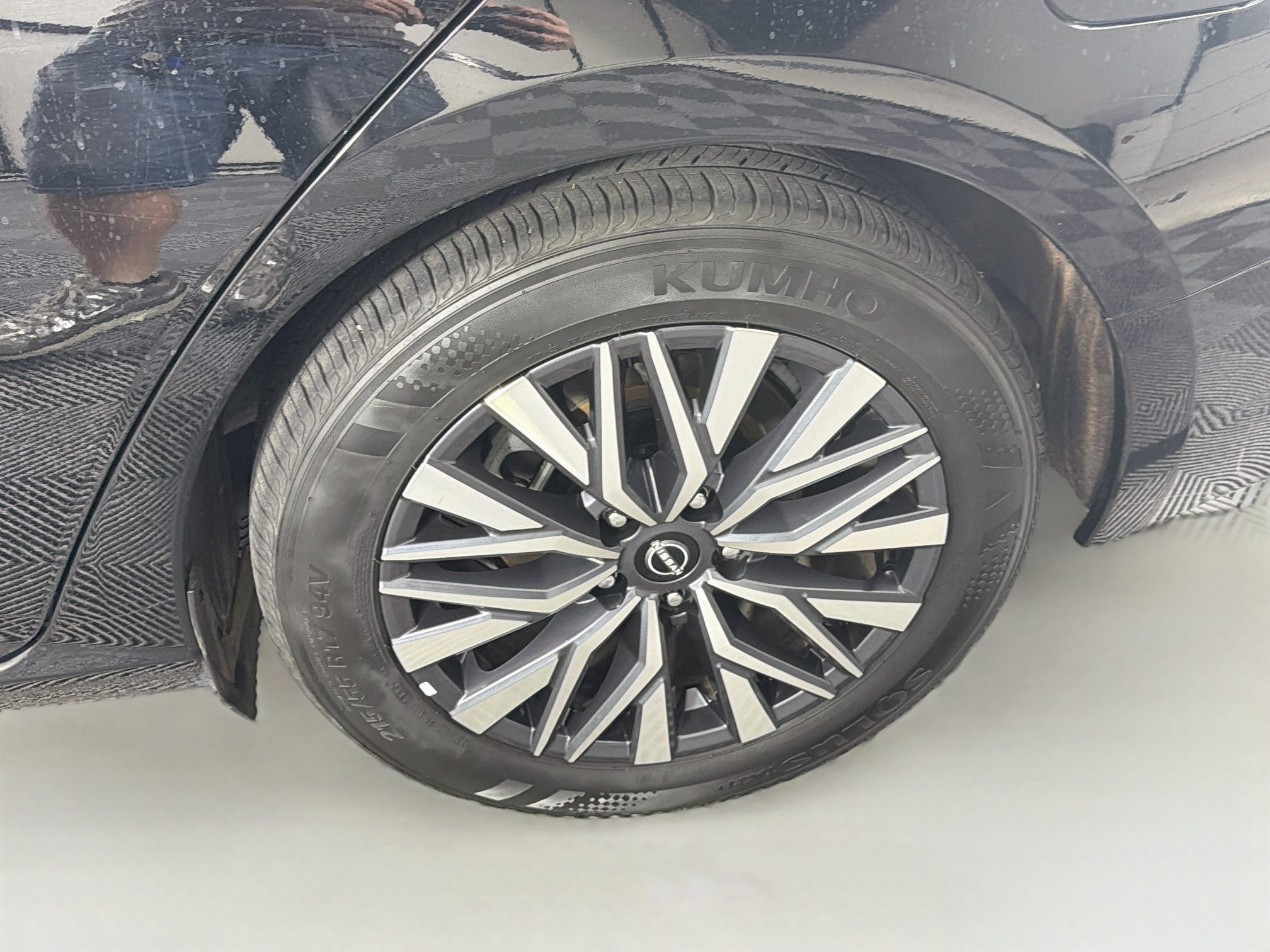 Used 2025 Nissan Altima 2.5 SV FWD image 11