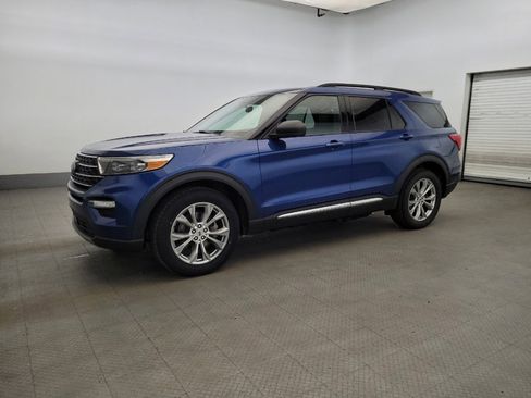 Used 2020 Ford Explorer XLT w/ Equipment Group 202A AWD/4WD image 2