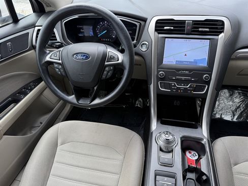 Used 2020 Ford Fusion SE FWD image 21