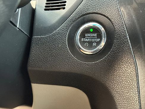 Used 2018 Ford Explorer XLT image 23