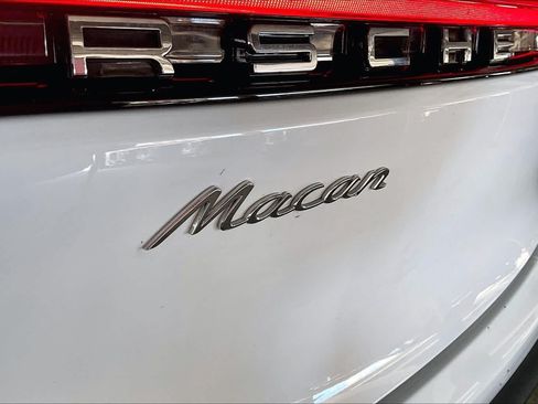 Used 2024 Porsche Macan AWD/4WD image 9