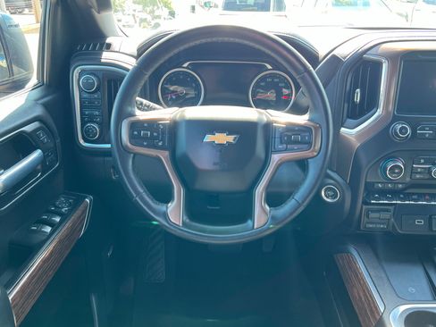 Used 2021 Chevrolet Silverado 1500 High Country w/ Technology Package AWD/4WD image 12