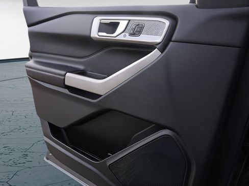 Used 2023 Ford Explorer Limited w/ Equipment Group 301A image 25