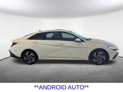 Used 2025 Hyundai Elantra SEL FWD image 7