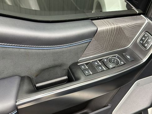 Used 2025 Ford F450 Platinum w/ FX4 Off-Road Package image 34