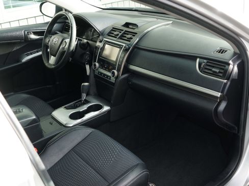 Used 2014 Toyota Camry SE image 33