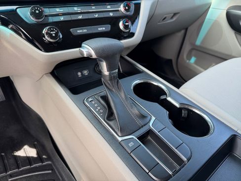 Used 2019 Kia Sedona LX FWD image 21