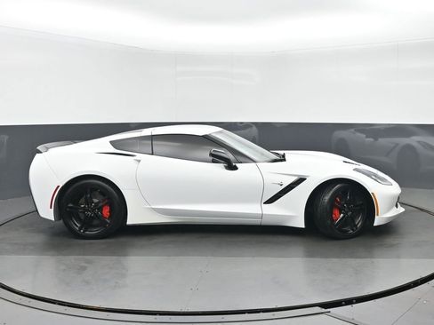 Used 2017 Chevrolet Corvette Stingray Coupe w/ 1LT RWD image 2