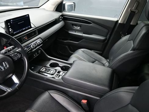 Certified 2023 Honda Pilot Touring image 16