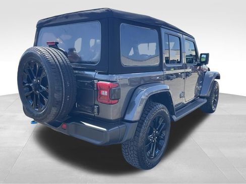 Used 2022 Jeep Wrangler Unlimited Sahara w/ Cold Weather Group AWD/4WD image 13