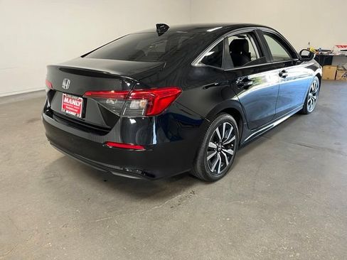 Used 2023 Honda Civic EX image 3