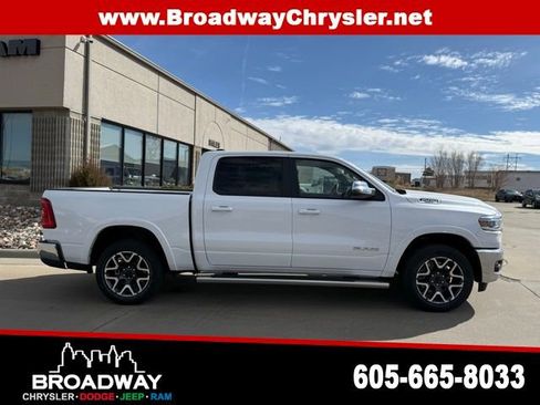 Used 2025 RAM 1500 Laramie AWD/4WD image 4