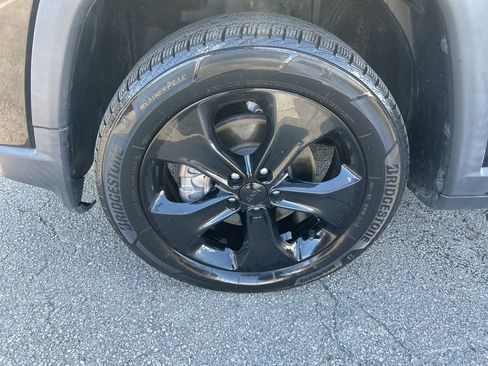 Certified 2020 Jeep Compass Latitude image 17