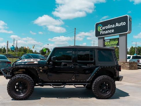 Used 2016 Jeep Wrangler Unlimited Sport w/ Connectivity Group AWD/4WD image 3