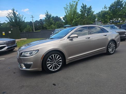 Used 2018 Lincoln MKZ Select w/ Select Plus Package FWD image 1
