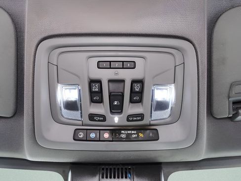 Used 2025 GMC Sierra 3500 Denali w/ Denali Reserve Package AWD/4WD image 17