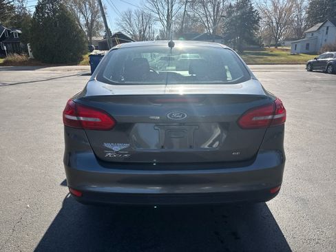 Used 2018 Ford Focus SE image 4