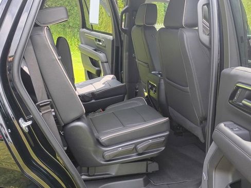 Used 2025 Chevrolet Tahoe Premier AWD/4WD image 16