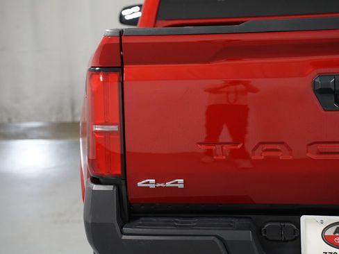 Certified 2025 Toyota Tacoma SR AWD/4WD image 10