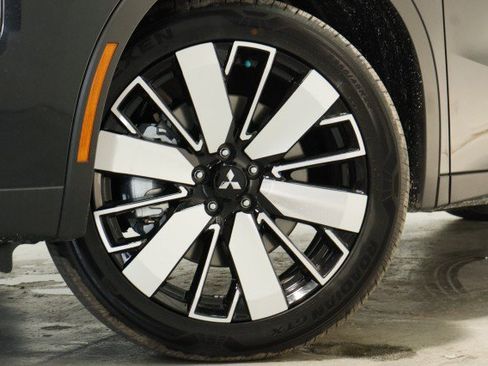 New 2026 Mitsubishi Outlander SE FWD image 3