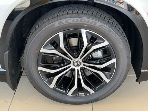 New 2026 Toyota Crown Signia AWD/4WD image 5