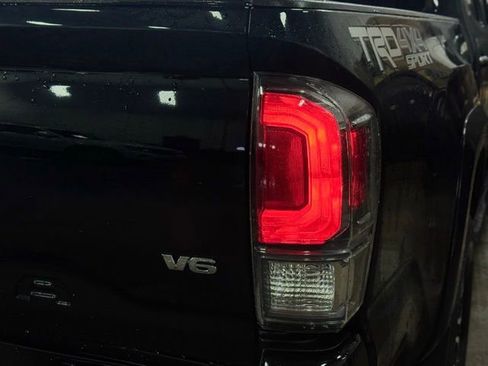 Used 2022 Toyota Tacoma TRD Sport image 8