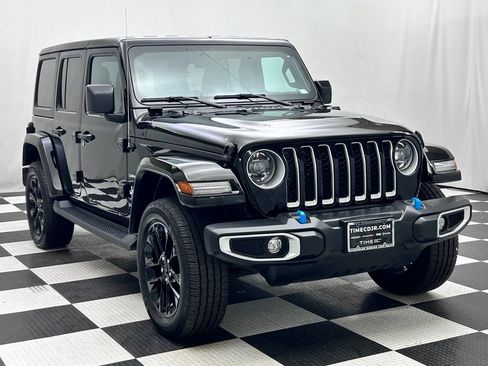 Used 2023 Jeep Wrangler Unlimited Sahara w/ Cold Weather Group AWD/4WD image 2