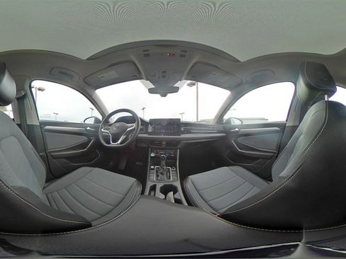 Used 2025 Volkswagen Jetta SE image 44